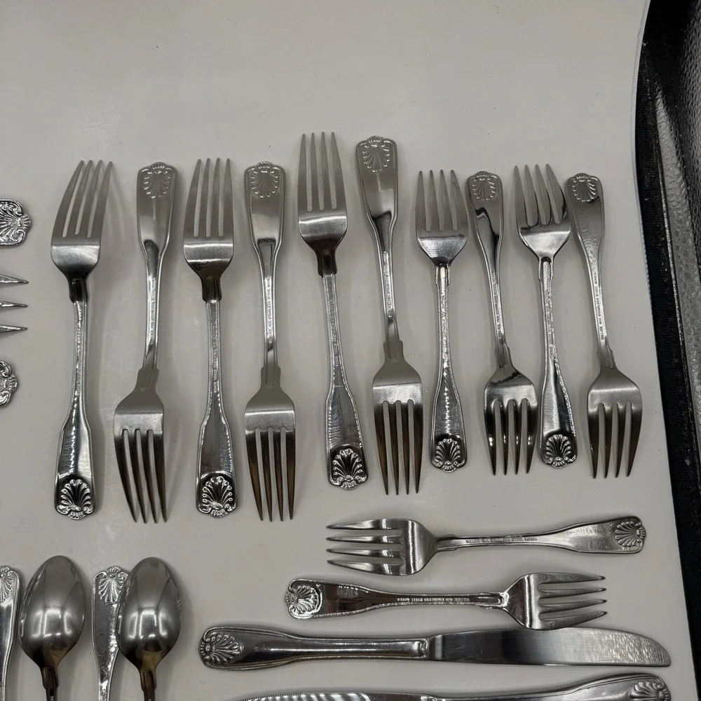 Wallace Country Shell 33 Piece Set 18/8 Stainless Fork Spoon Knife Hostess